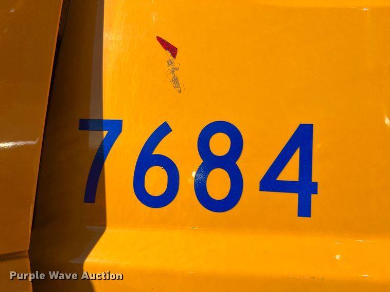 image for item JU9841 2005 International 7400  dump truck