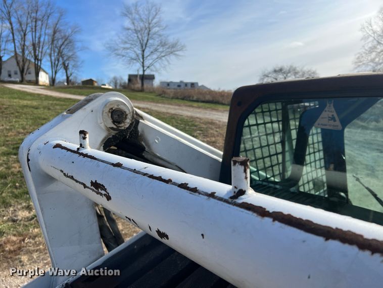 image for item JU9843 2001 Bobcat 873  skid steer loader