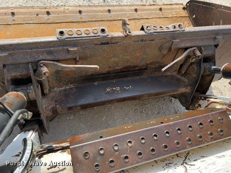 image for item JU9843 2001 Bobcat 873  skid steer loader