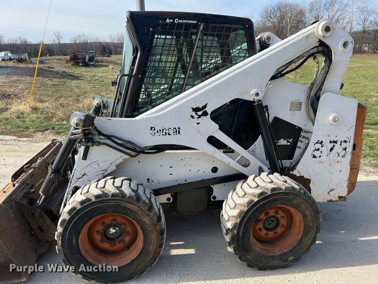 image for item JU9843 2001 Bobcat 873  skid steer loader