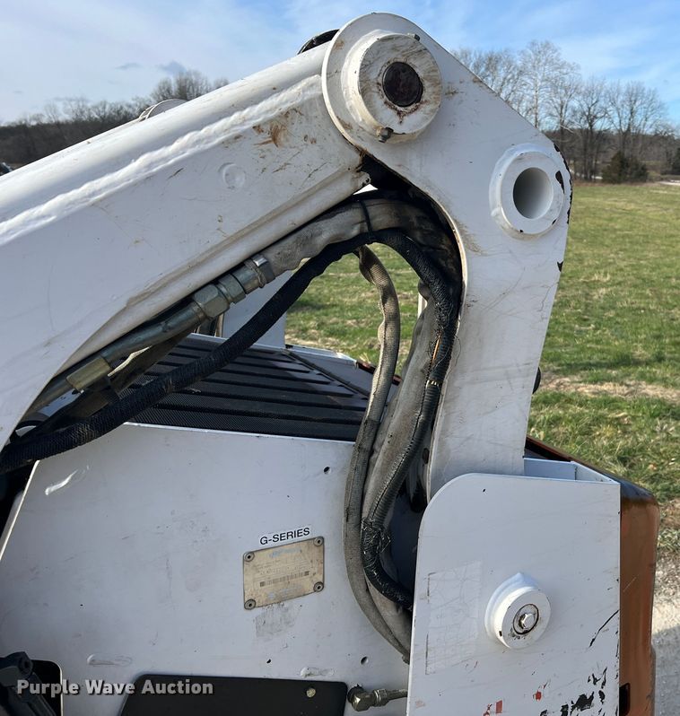 image for item JU9843 2001 Bobcat 873  skid steer loader