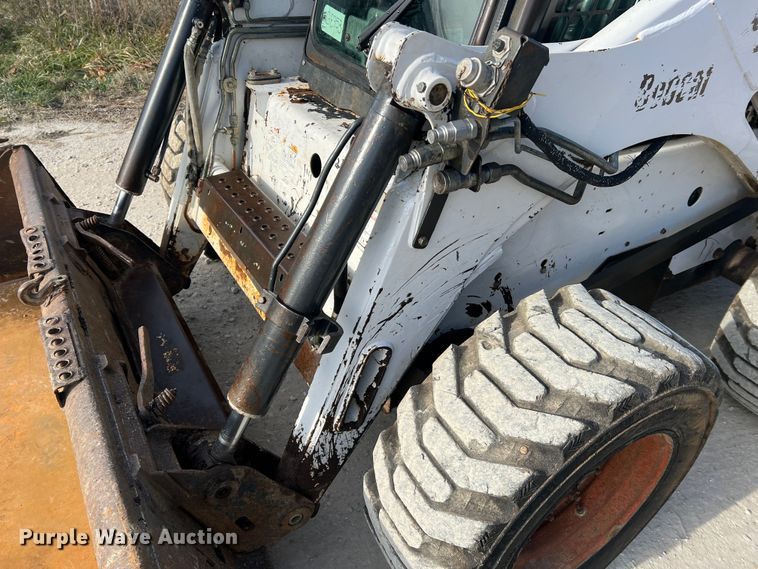 image for item JU9843 2001 Bobcat 873  skid steer loader