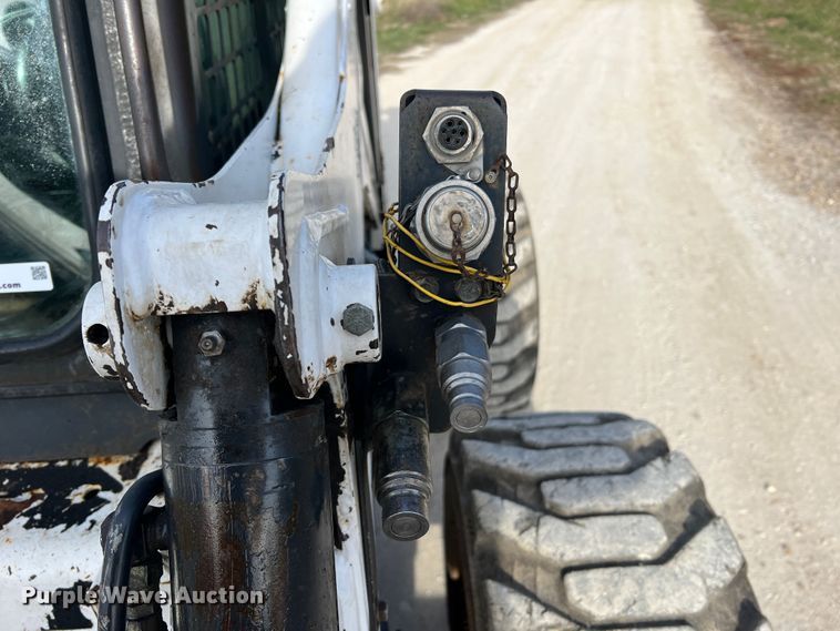 image for item JU9843 2001 Bobcat 873  skid steer loader