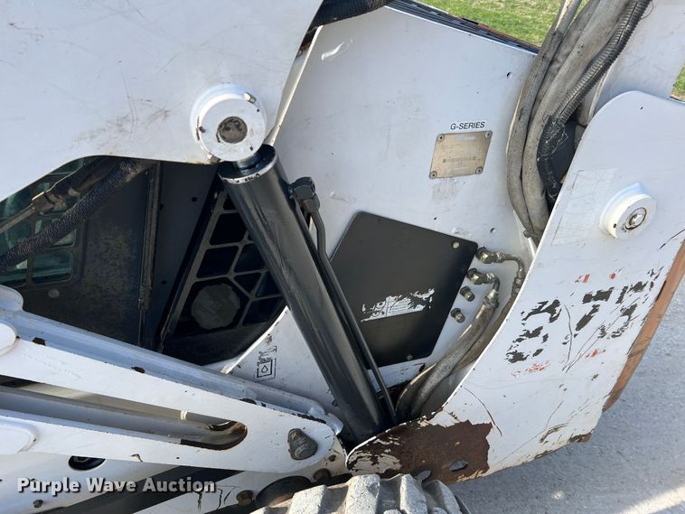 image for item JU9843 2001 Bobcat 873  skid steer loader