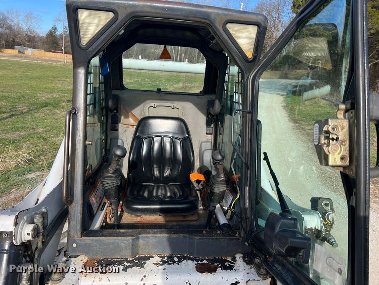 image for item JU9843 2001 Bobcat 873  skid steer loader