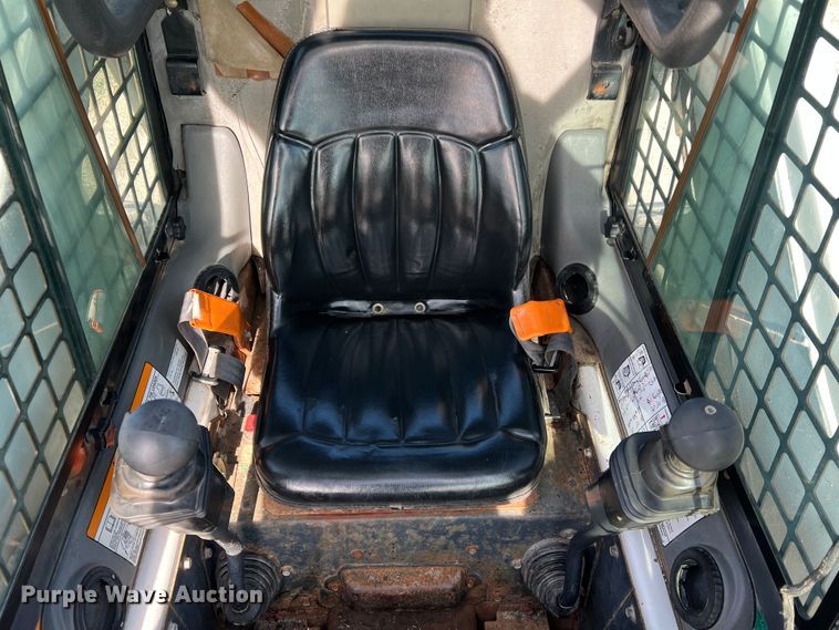 image for item JU9843 2001 Bobcat 873  skid steer loader