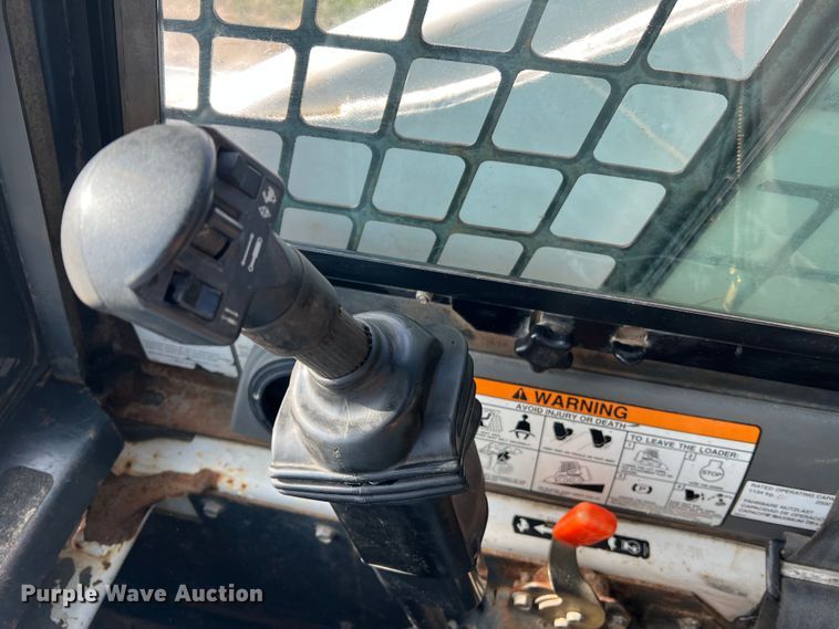 image for item JU9843 2001 Bobcat 873  skid steer loader