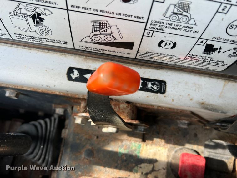 image for item JU9843 2001 Bobcat 873  skid steer loader