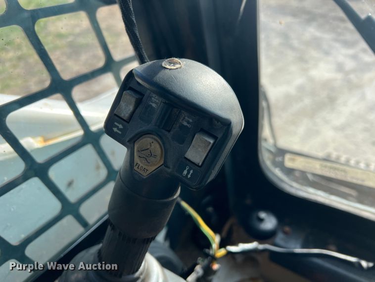 image for item JU9843 2001 Bobcat 873  skid steer loader