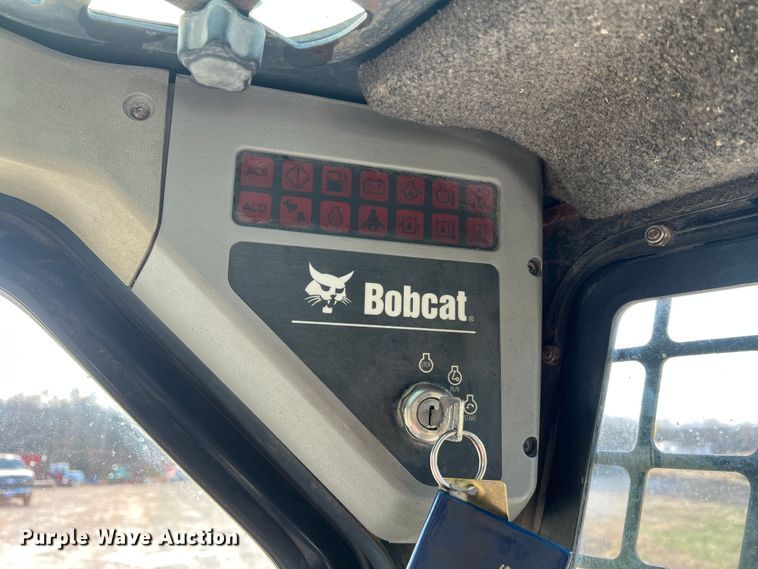 image for item JU9843 2001 Bobcat 873  skid steer loader