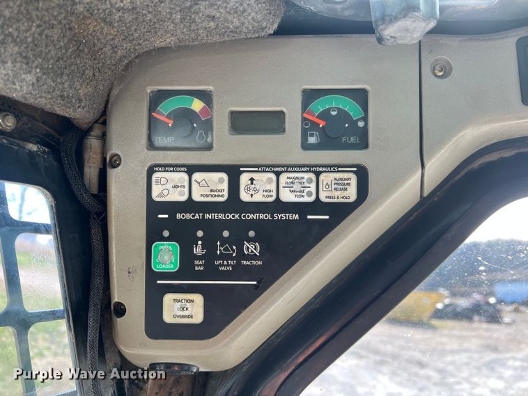 image for item JU9843 2001 Bobcat 873  skid steer loader