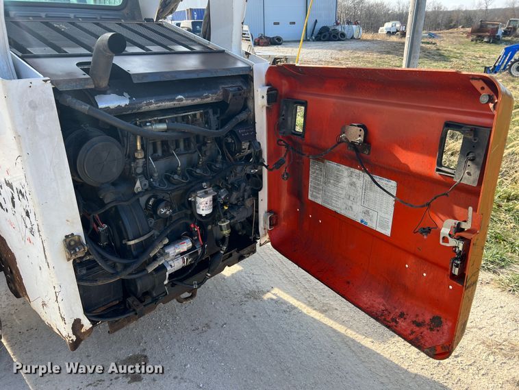 image for item JU9843 2001 Bobcat 873  skid steer loader