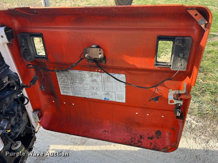 image for item JU9843 2001 Bobcat 873  skid steer loader