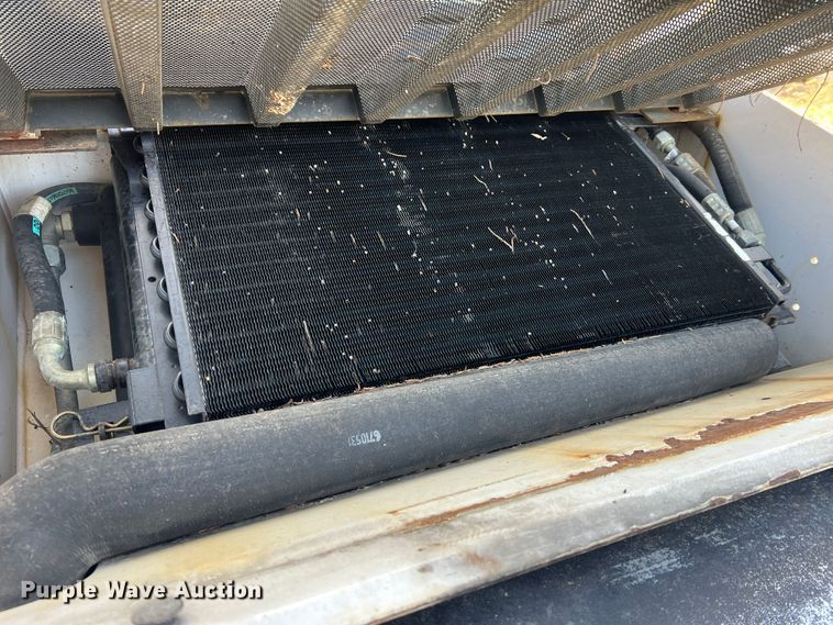 image for item JU9843 2001 Bobcat 873  skid steer loader