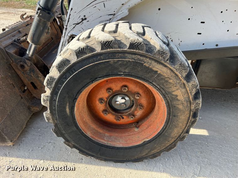 image for item JU9843 2001 Bobcat 873  skid steer loader