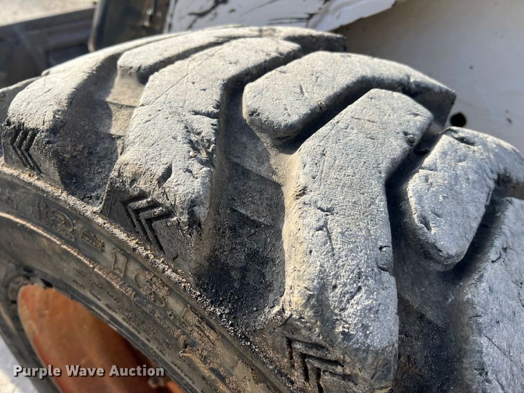 image for item JU9843 2001 Bobcat 873  skid steer loader