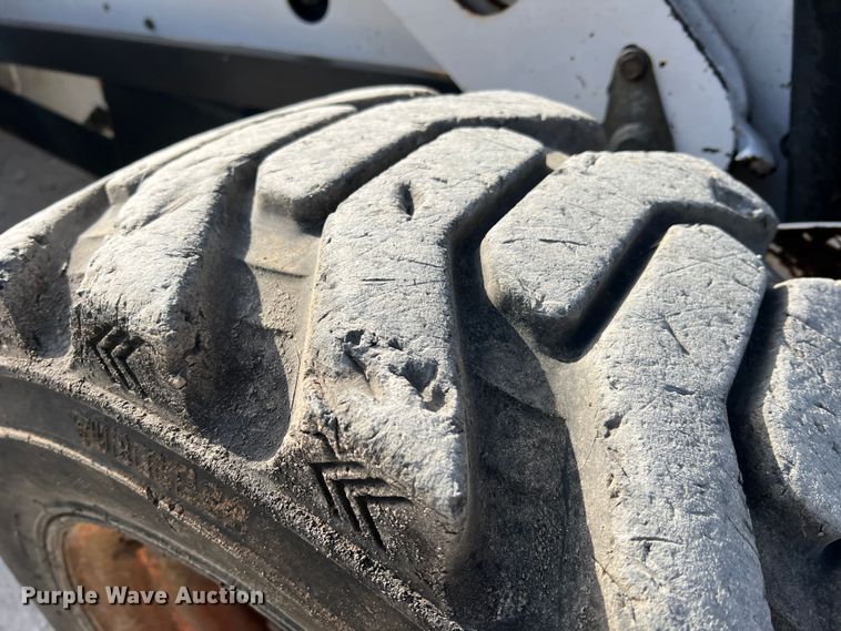 image for item JU9843 2001 Bobcat 873  skid steer loader