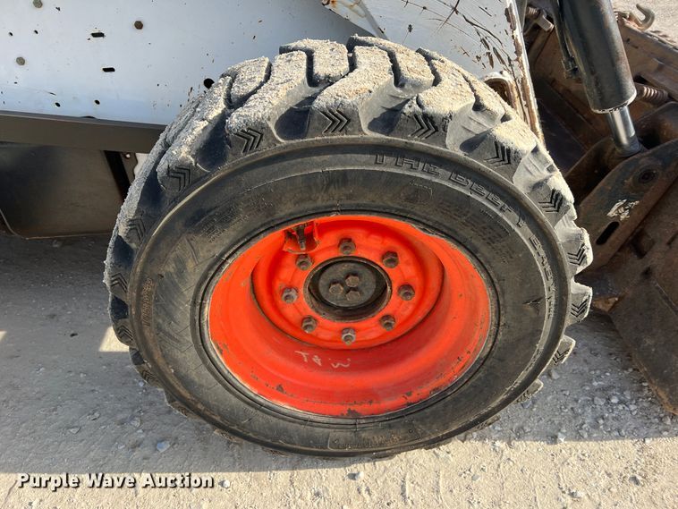 image for item JU9843 2001 Bobcat 873  skid steer loader