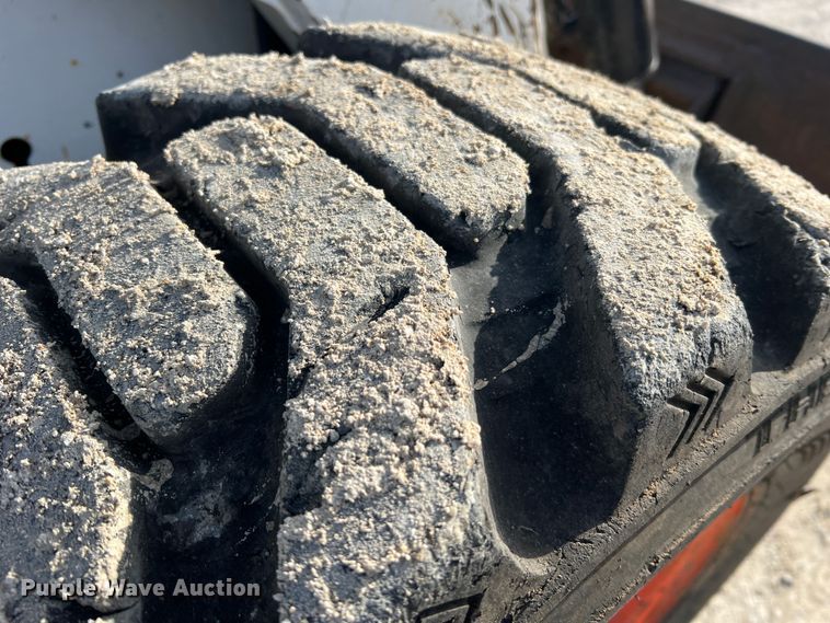 image for item JU9843 2001 Bobcat 873  skid steer loader