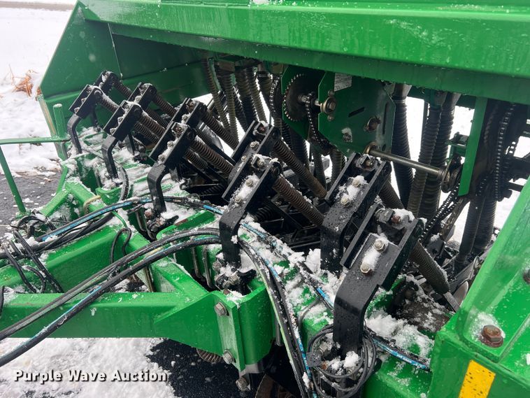 image for item JU9866 Great Plains 705NG  grain drill