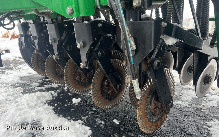 image for item JU9866 Great Plains 705NG  grain drill