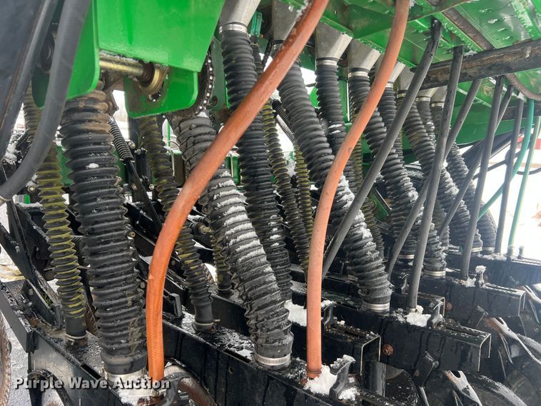 image for item JU9866 Great Plains 705NG  grain drill