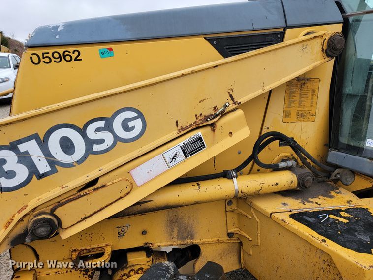 image for item KB9927 2005 John Deere 310SG  backhoe