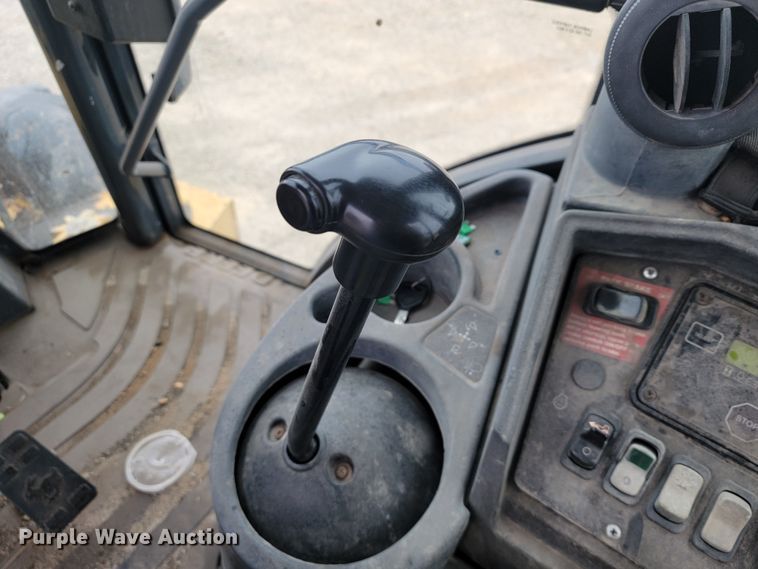 image for item KB9927 2005 John Deere 310SG  backhoe