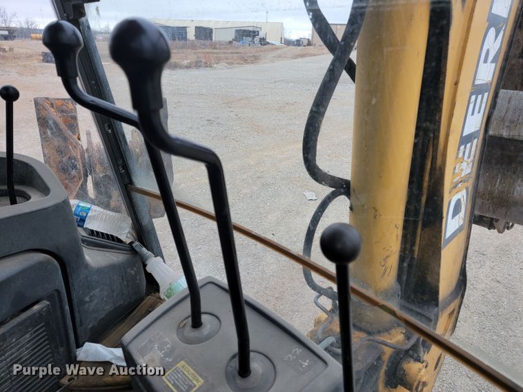 image for item KB9927 2005 John Deere 310SG  backhoe