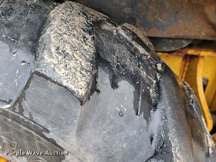 image for item KB9927 2005 John Deere 310SG  backhoe