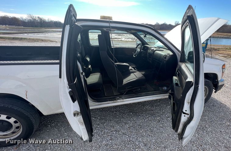 image for item KF9705 2012 GMC Canyon  Ext. Cab pickup truck