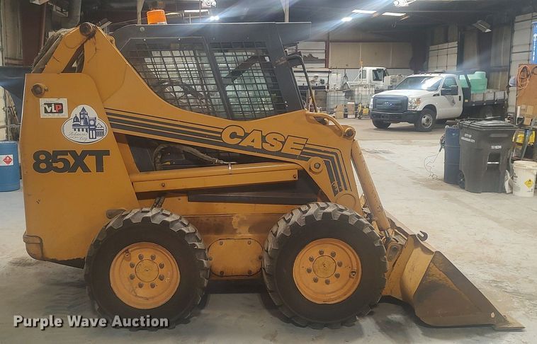 image for item KI9928 1999 Case 85XT  skid steer loader