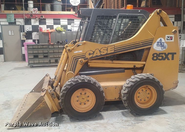 image for item KI9928 1999 Case 85XT  skid steer loader