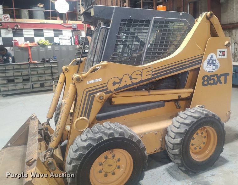 image for item KI9928 1999 Case 85XT  skid steer loader