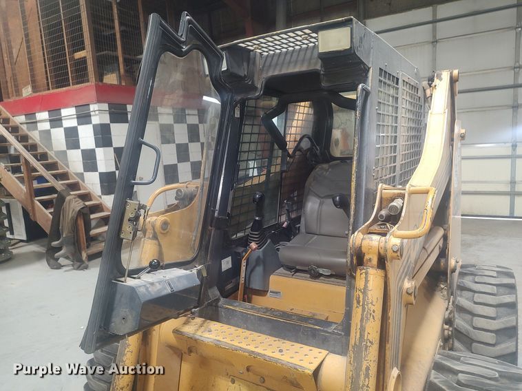 image for item KI9928 1999 Case 85XT  skid steer loader