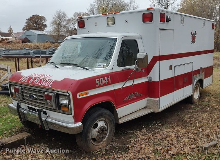 image for item KI9964 1988 Ford E350  ambulance