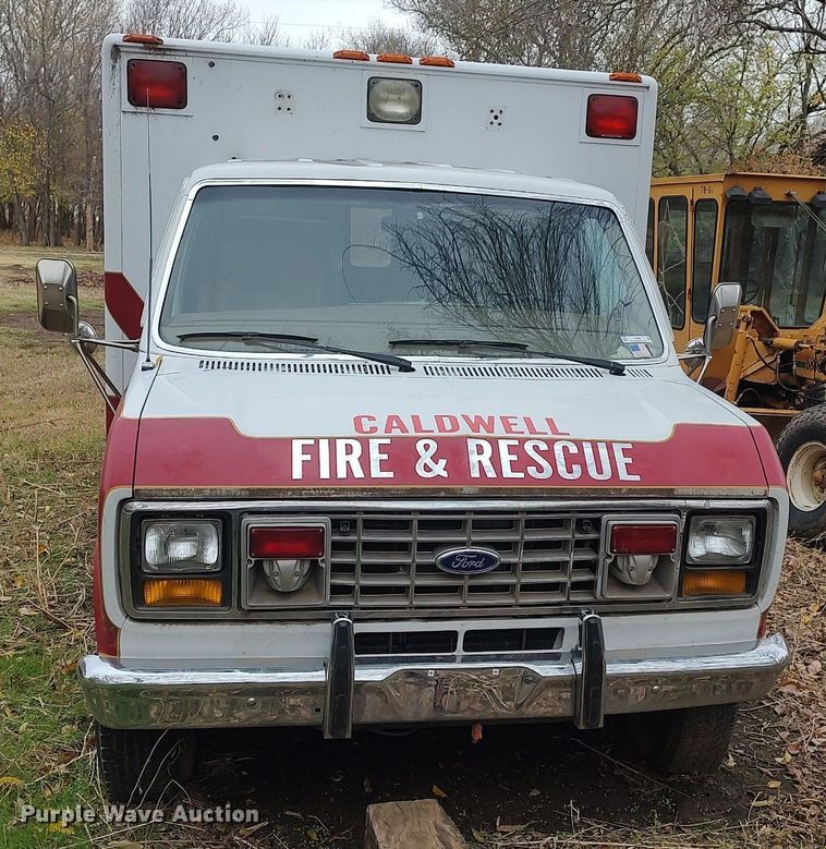 image for item KI9964 1988 Ford E350  ambulance