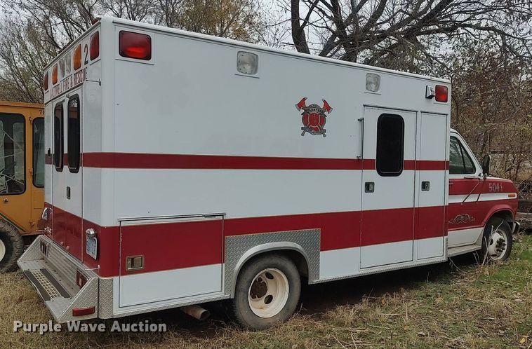 image for item KI9964 1988 Ford E350  ambulance