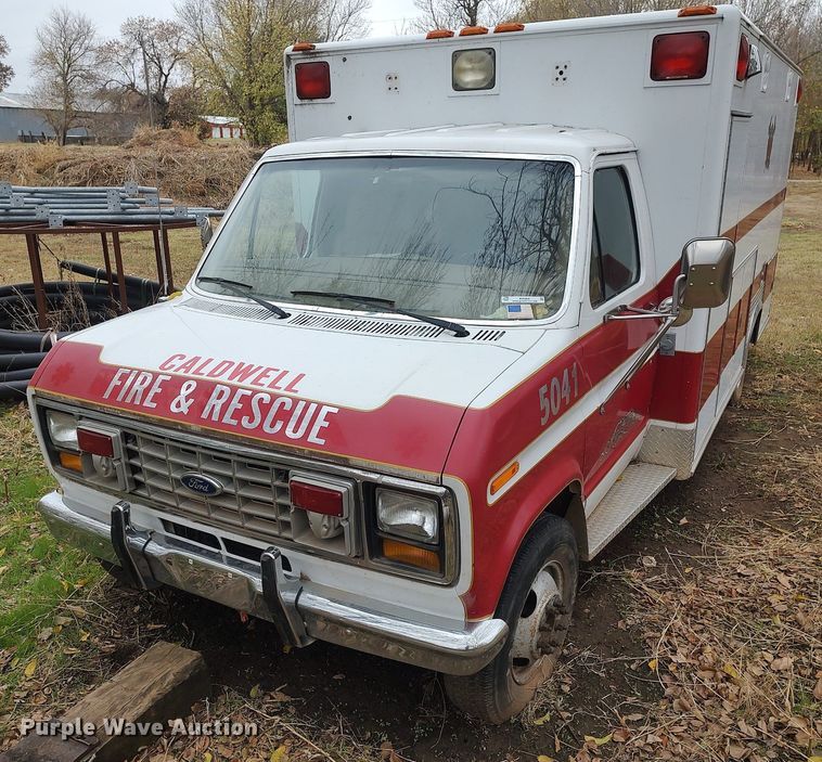 image for item KI9964 1988 Ford E350  ambulance
