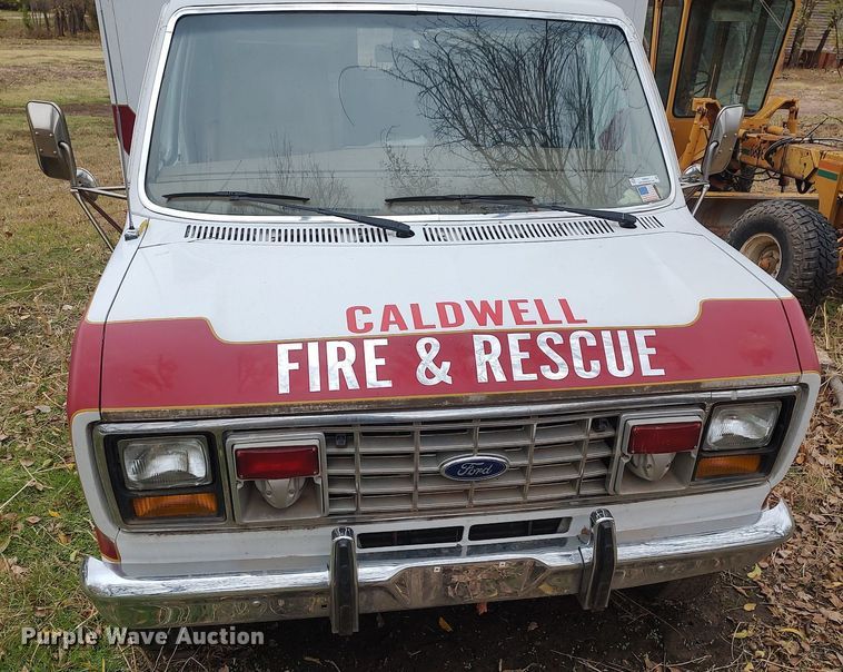 image for item KI9964 1988 Ford E350  ambulance