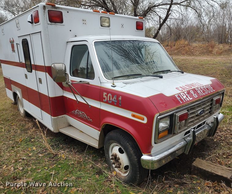 image for item KI9964 1988 Ford E350  ambulance