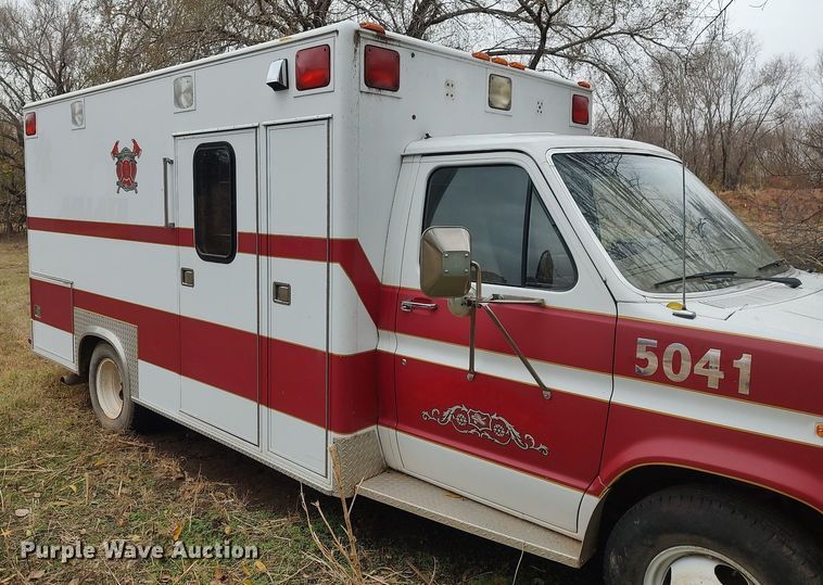 image for item KI9964 1988 Ford E350  ambulance