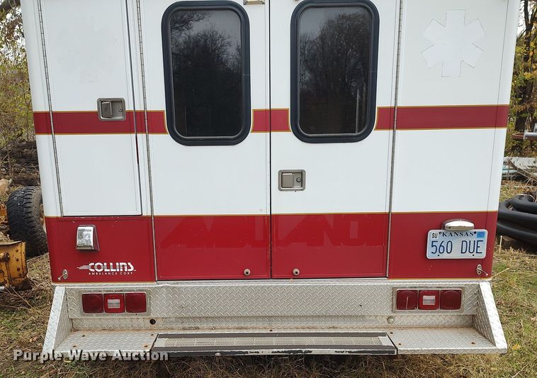 image for item KI9964 1988 Ford E350  ambulance