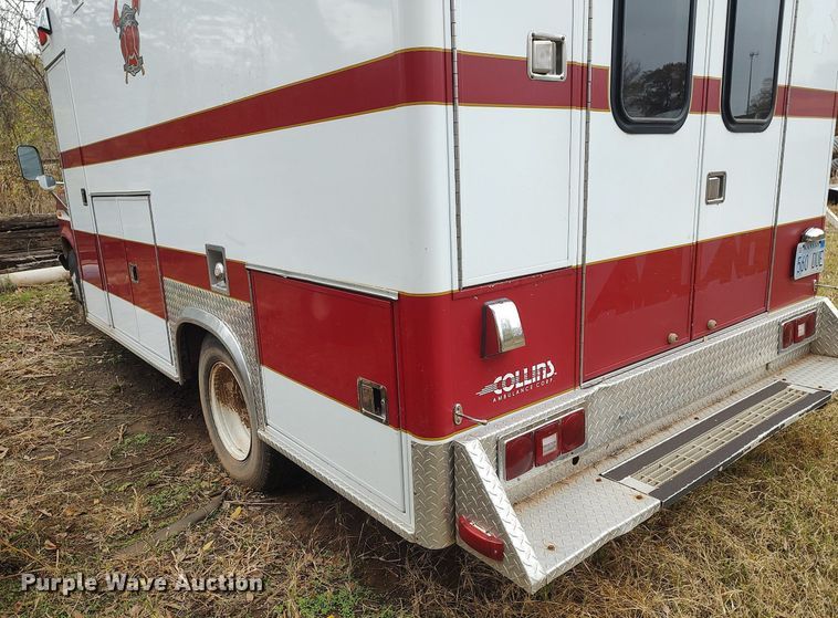 image for item KI9964 1988 Ford E350  ambulance