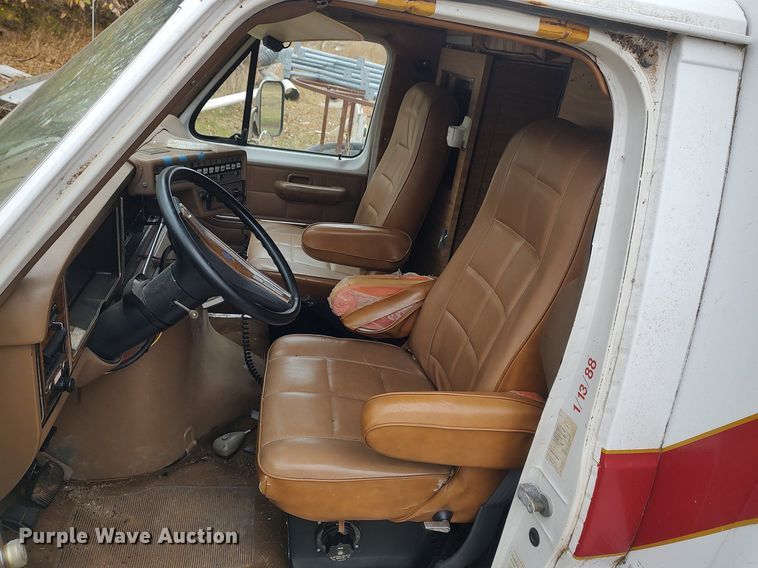 image for item KI9964 1988 Ford E350  ambulance