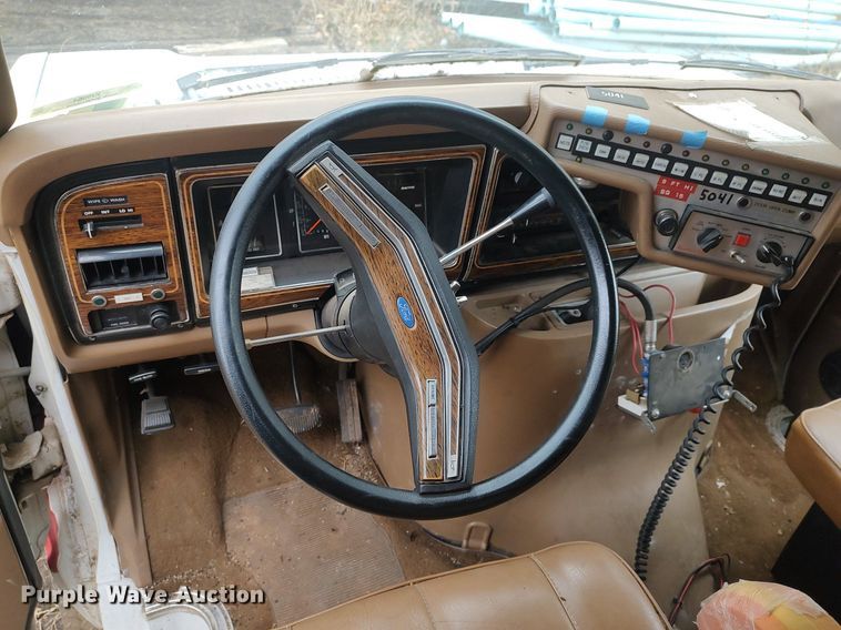 image for item KI9964 1988 Ford E350  ambulance