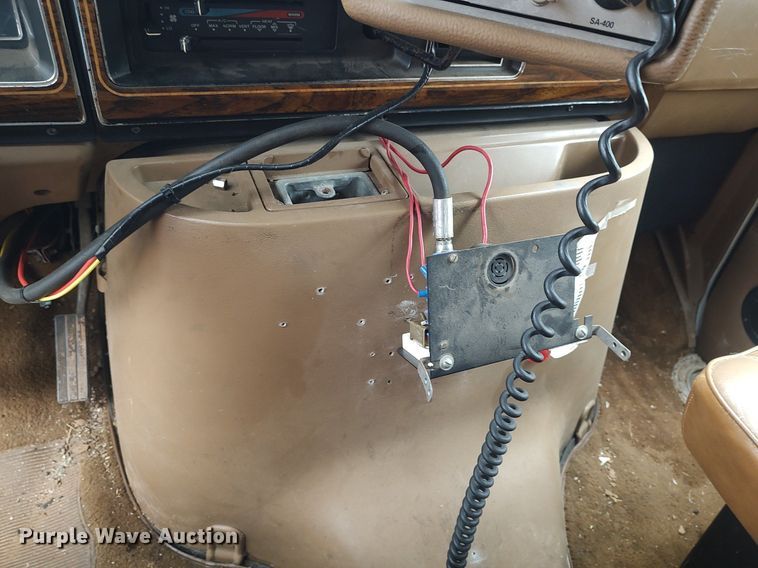 image for item KI9964 1988 Ford E350  ambulance