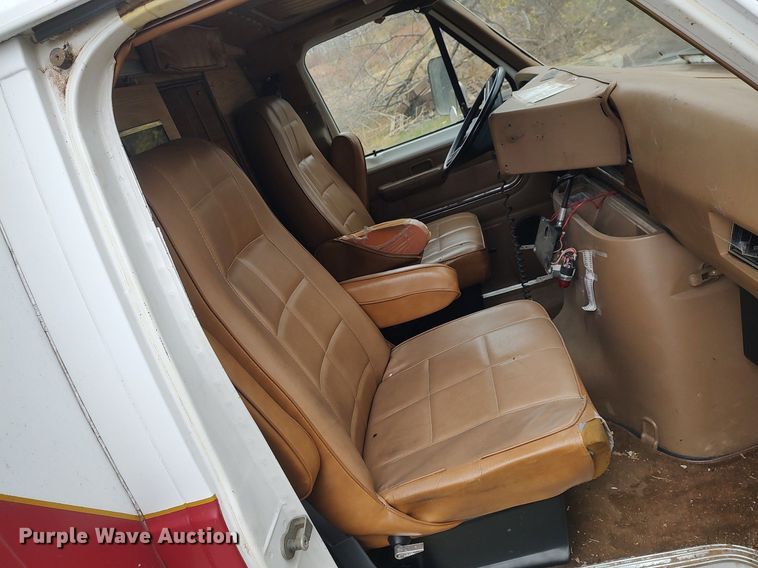 image for item KI9964 1988 Ford E350  ambulance