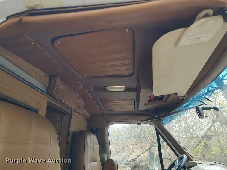 image for item KI9964 1988 Ford E350  ambulance