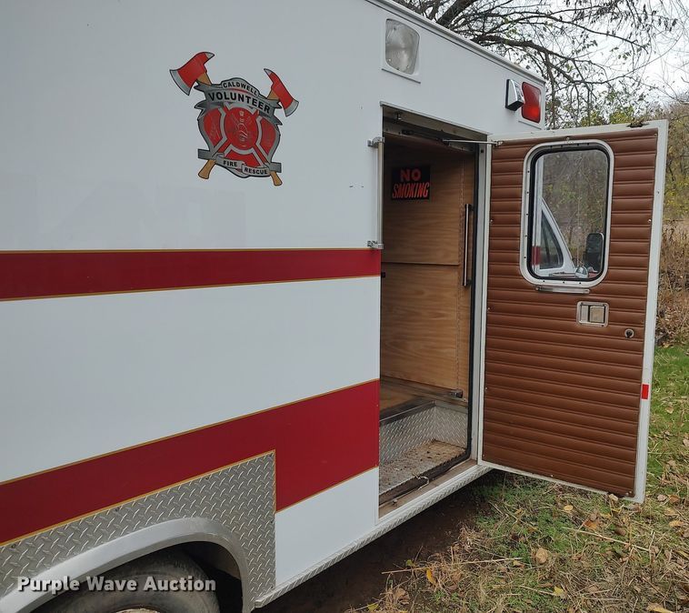 image for item KI9964 1988 Ford E350  ambulance